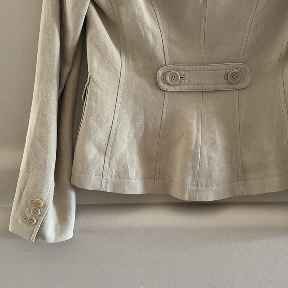 Banana Republic Linen and Silk Blazer. Light Tan. Size 2. NWT. - Picture 5 of 8